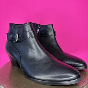 Aquatalia Fanny Black Leather Side Buckle Almond Toe Ankle Bootie Sz 8